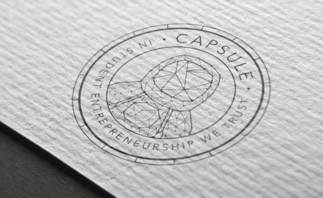 Déclinaison du logo Capsule en format macaron